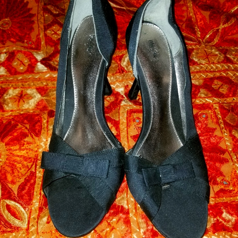 NWOT peep heels